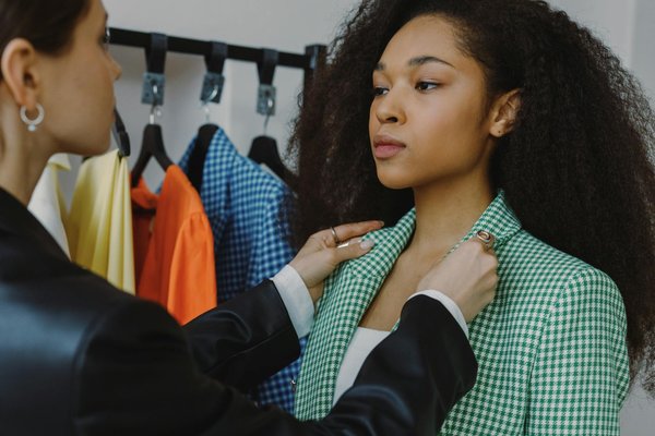 Quels types de bijoux en argent conviennent pour des tenues de soirée?