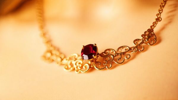 Découvrez la fusion d'élégance et de tradition dans les bijoux Laudaris